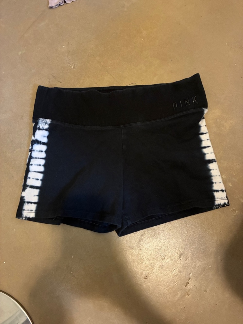 ❇️ PINK Victoria's Secret Black yoga shorts